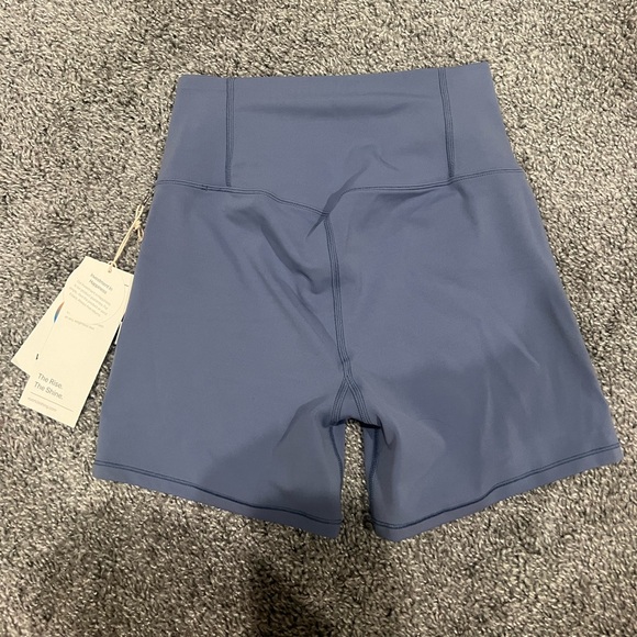 Vuori AllTheFeels Short in Blue Quartz - Picture 5 of 7